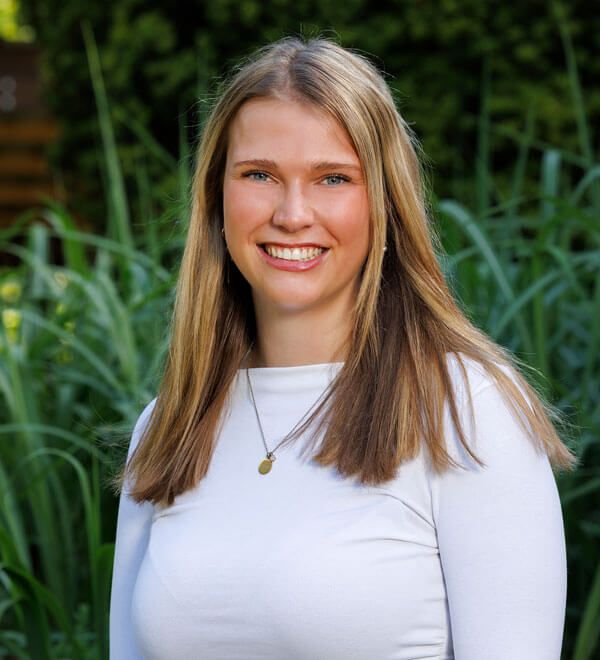 Norbert Farwick GmbH – Team Portrait - Emily Meier, Werkstudentin, Marketing & Kommunikation 